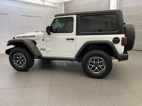 Used 2024 Jeep Wrangler Rubicon w/ Convenience Group AWD/4WD image 9