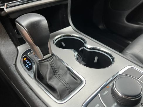 Used 2020 Jeep Grand Cherokee Limited AWD/4WD image 29