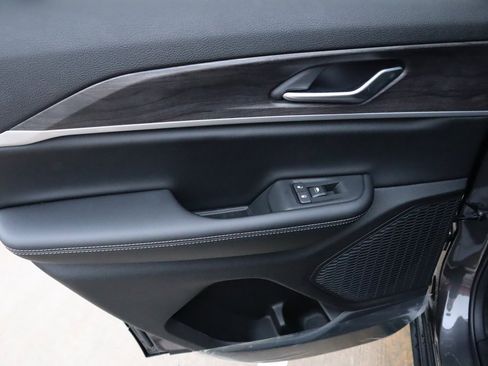 New 2025 Jeep Grand Cherokee Limited image 19