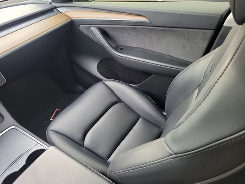 Used 2022 Tesla Model Y Performance image 17