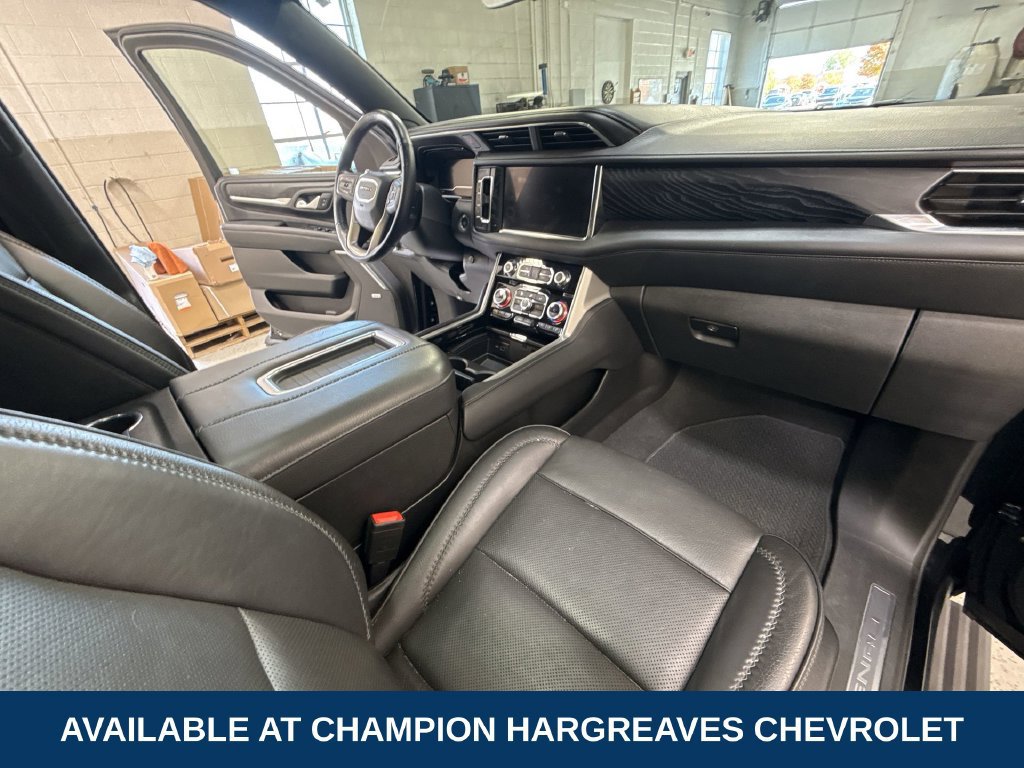Used 2022 GMC Yukon Denali w/ Denali Premium Package AWD/4WD image 37