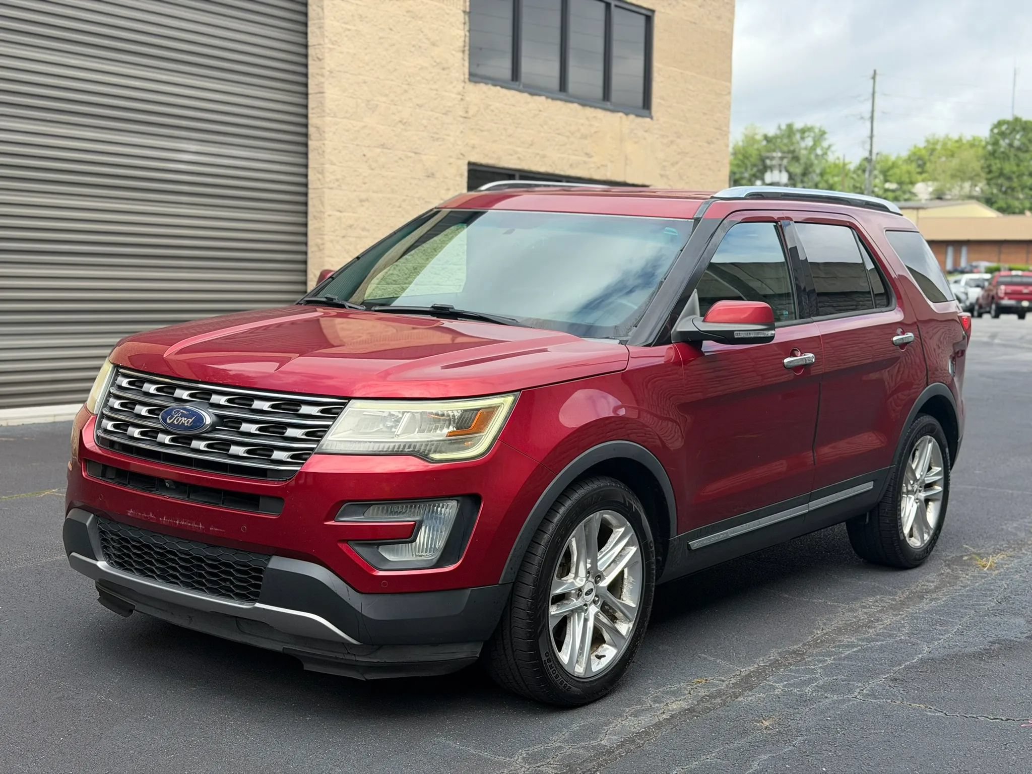 Used 2017 Ford Explorer Limited FWD image 2