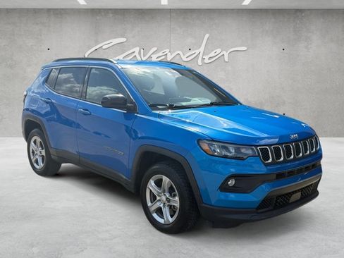 Used 2024 Jeep Compass Latitude AWD/4WD image 2