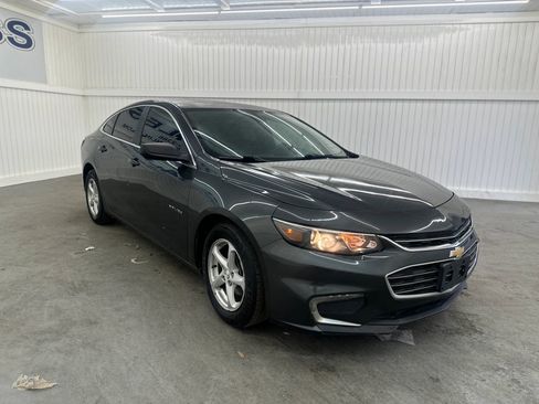 Used 2017 Chevrolet Malibu LS image 3