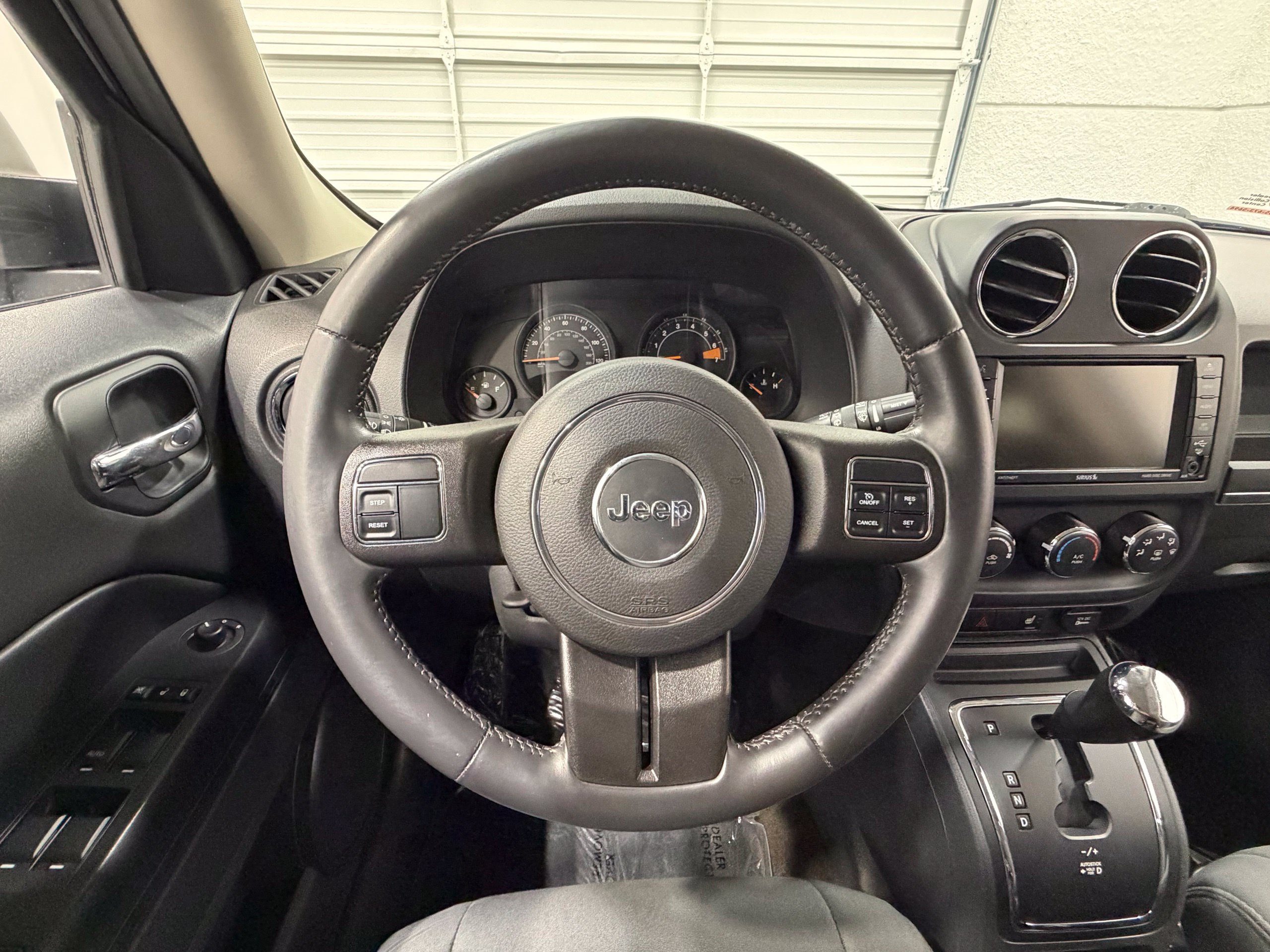 Used 2015 Jeep Patriot Latitude FWD image 32
