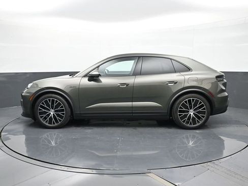 Certified 2025 Porsche Macan Electric RWD image 2