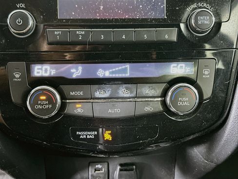 Used 2016 Nissan Rogue SV AWD/4WD image 22