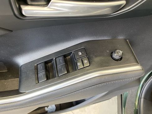 Used 2023 Toyota Highlander XLE AWD/4WD image 24