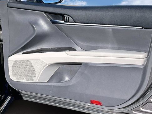 Used 2022 Toyota Camry SE image 23
