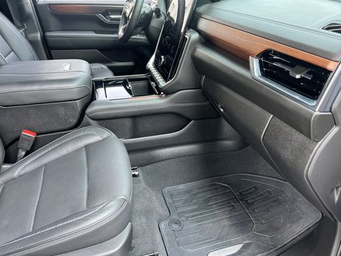 Used 2025 GMC Yukon Denali w/ Denali Reserve Package AWD/4WD image 28