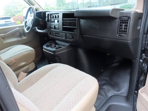 Used 2020 Chevrolet Express 3500 RWD image 11