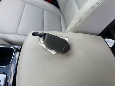 Used 2025 Kia Telluride S FWD image 32