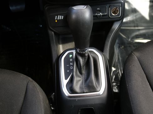 Used 2018 Jeep Renegade Latitude w/ UConnect 8.4 Nav Group image 19