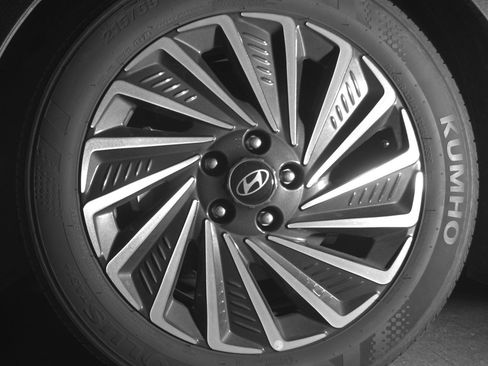 Used 2025 Hyundai Sonata SEL FWD image 12