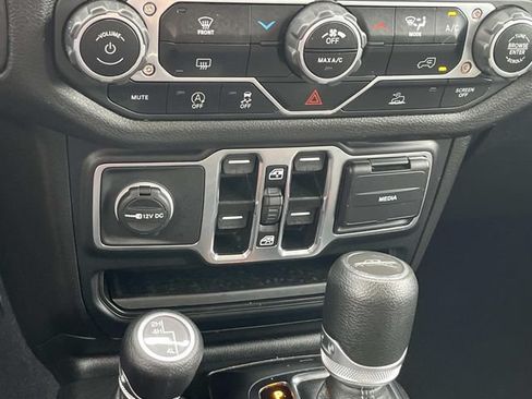 Used 2024 Jeep Gladiator Sport AWD/4WD image 36