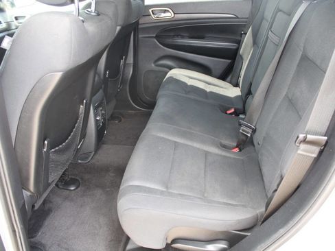 Used 2015 Jeep Grand Cherokee Laredo w/ Quick Order Package 23E AWD/4WD image 10