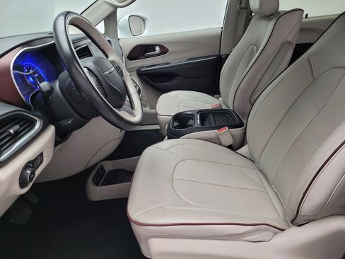 Used 2017 Chrysler Pacifica Limited w/ UConnect Theater Package image 17