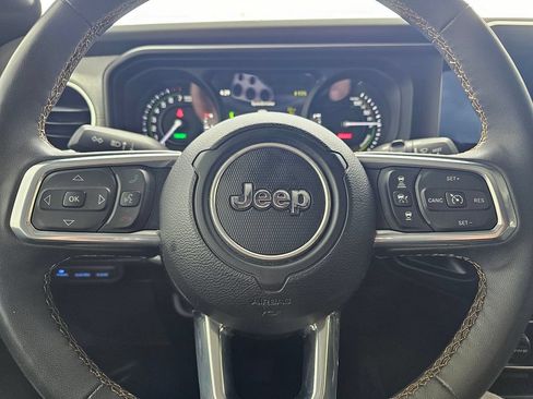 Used 2024 Jeep Wrangler Unlimited Sahara AWD/4WD image 19