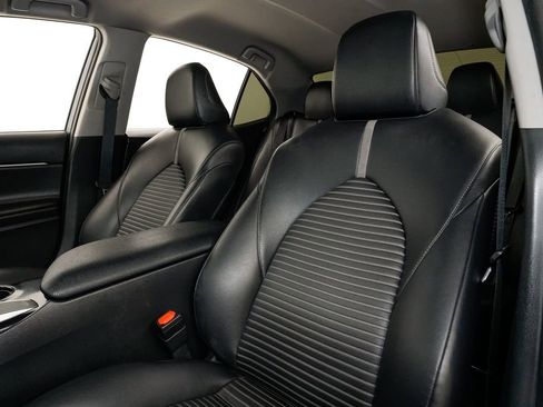 Used 2018 Toyota Camry SE image 8