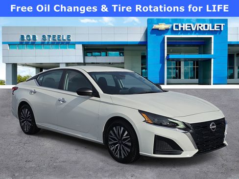 Used 2024 Nissan Altima 2.5 SV FWD image 1