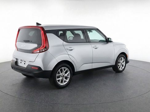 Used 2025 Kia Soul LX w/ LX Technology Package image 9