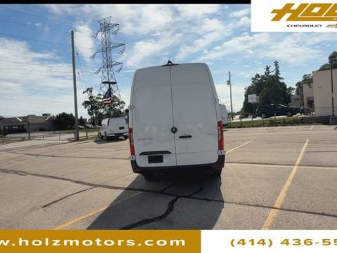Used 2025 Mercedes-Benz Sprinter 2500 image 9