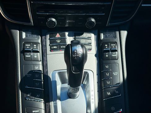 Used 2014 Porsche Panamera 4S image 35