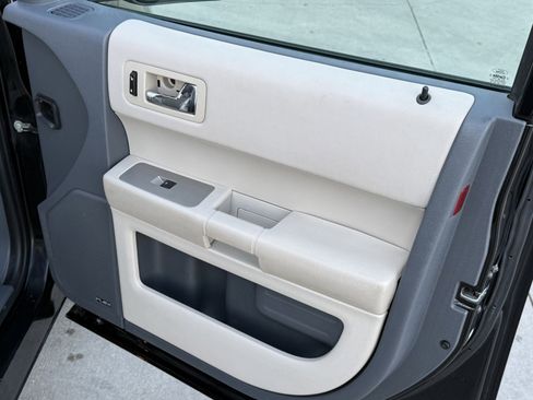 Used 2009 Ford Flex SE image 35