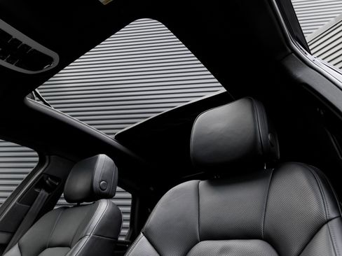 Used 2023 Porsche Macan image 14