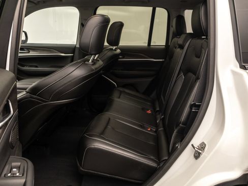 Used 2023 Jeep Grand Cherokee 4WD 4xe image 30