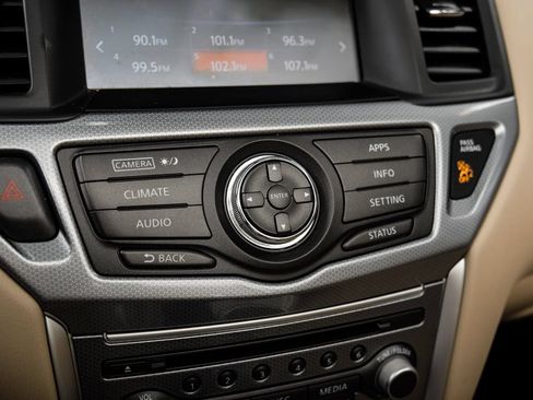 Used 2017 Nissan Pathfinder SL FWD image 29