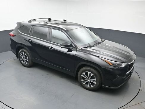 Used 2023 Toyota Highlander XLE AWD/4WD image 42