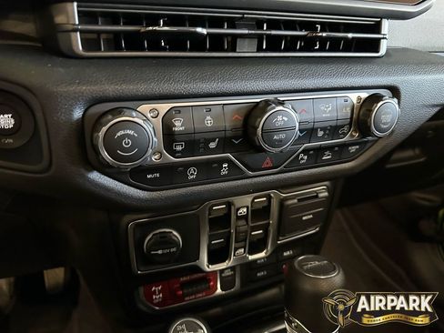 New 2025 Jeep Gladiator Sport AWD/4WD image 22