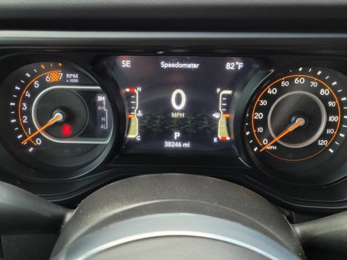 Used 2024 Jeep Wrangler Unlimited Sahara w/ Technology Group AWD/4WD image 36