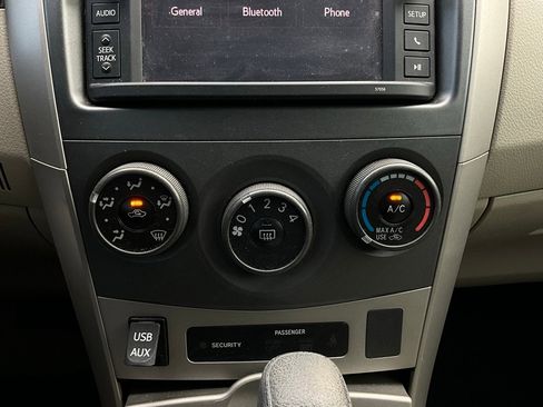 Used 2013 Toyota Corolla LE image 23