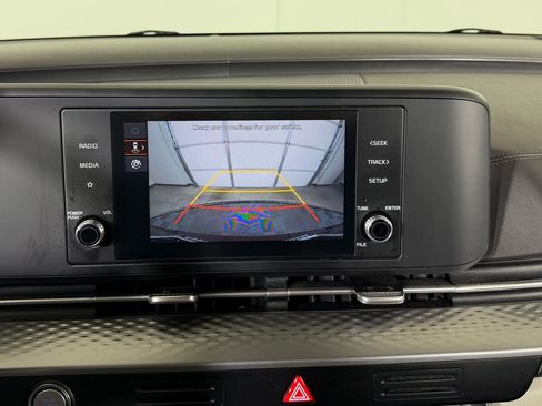 Used 2024 Kia Carnival LX image 14