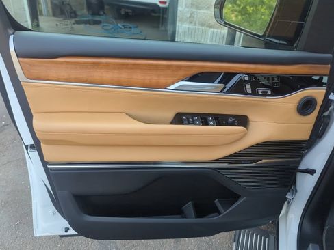 Used 2024 Jeep Grand Wagoneer Series III w/ Rear Seat Video Group 1 AWD/4WD image 39