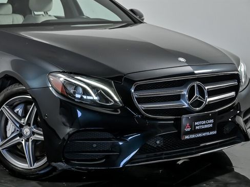 Used 2017 Mercedes-Benz E 300 4MATIC image 2