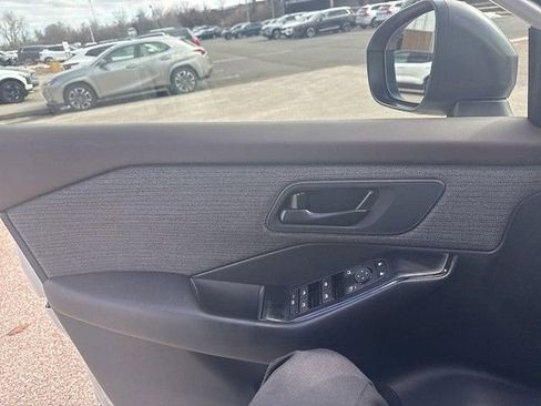 Used 2023 Nissan Rogue S AWD/4WD image 13