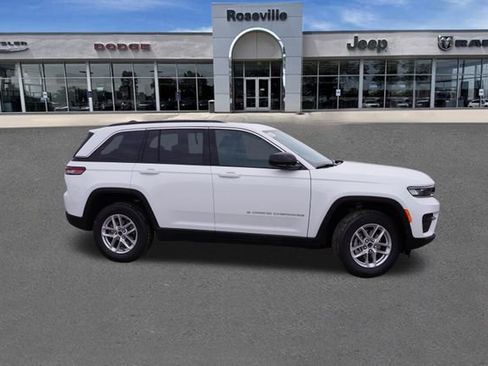 New 2025 Jeep Grand Cherokee Laredo X image 2