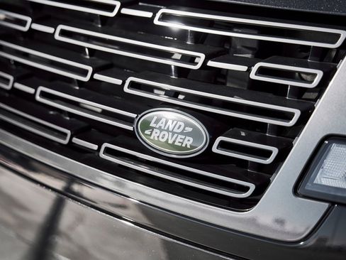 Used 2023 Land Rover Range Rover SE image 8