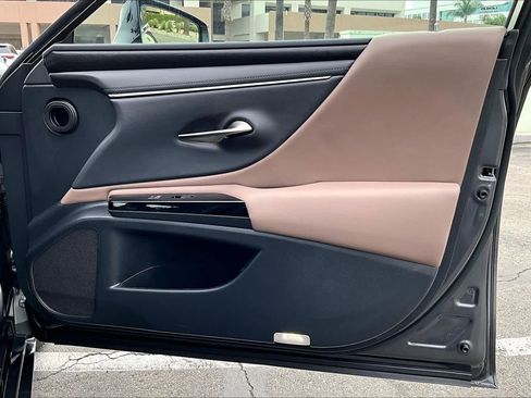 Used 2025 Lexus ES 350 w/ Premium Package image 21