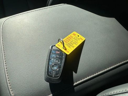 Used 2025 Lincoln Aviator Reserve w/ Equipment Group 201A image 8