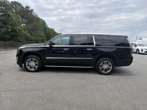 Used 2020 Cadillac Escalade ESV 4WD image 4