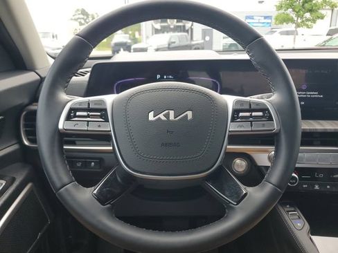 Used 2025 Kia Telluride EX w/ EX Captain's Chair Package AWD/4WD image 24