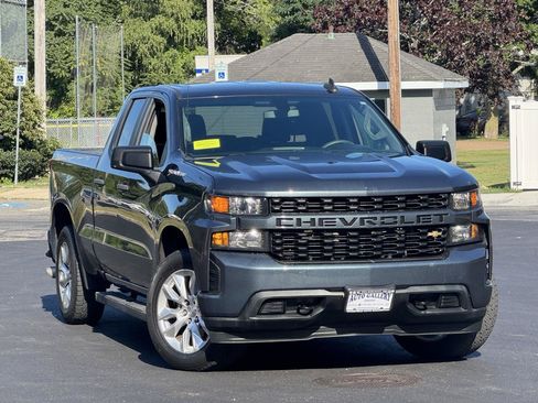 Used 2020 Chevrolet Silverado 1500 Custom w/ Custom Value Package AWD/4WD image 1