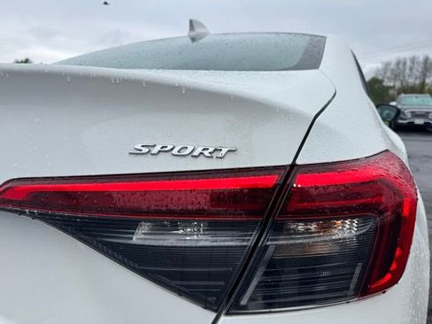 Used 2023 Honda Civic Sport image 9