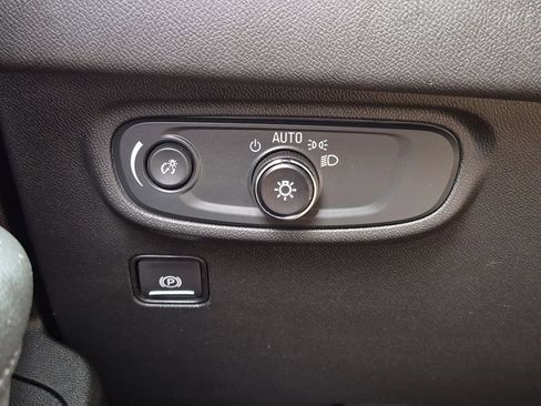 Used 2023 GMC Terrain SLE w/ Driver Convenience Package FWD image 10