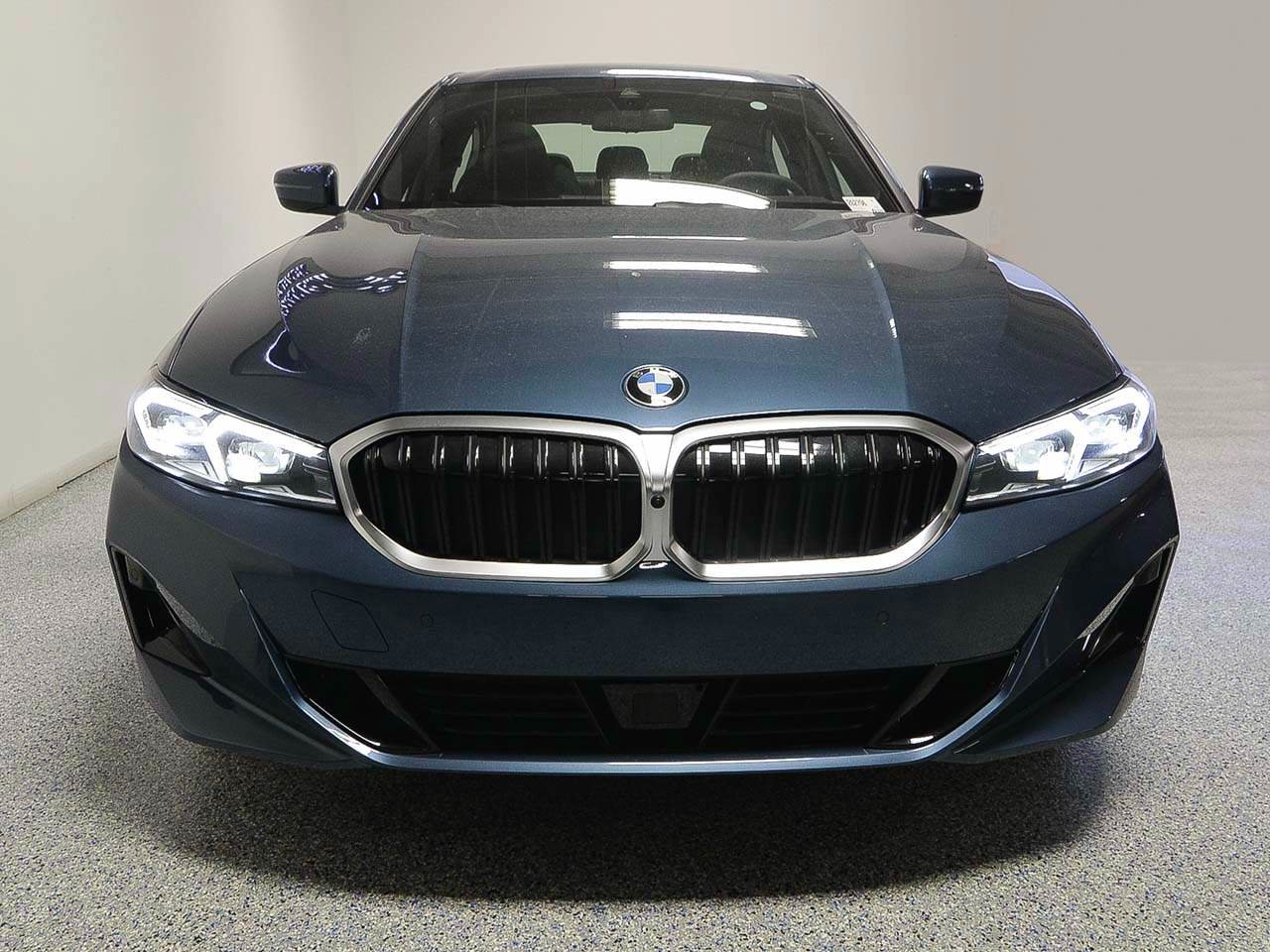 Used 2026 BMW 330i Sedan w/ Premium Package RWD image 2