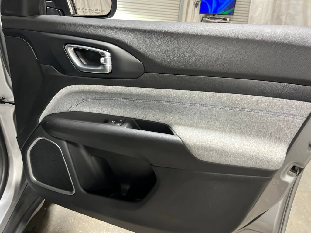 Used 2022 Jeep Compass Latitude w/ Convenience Group FWD image 11